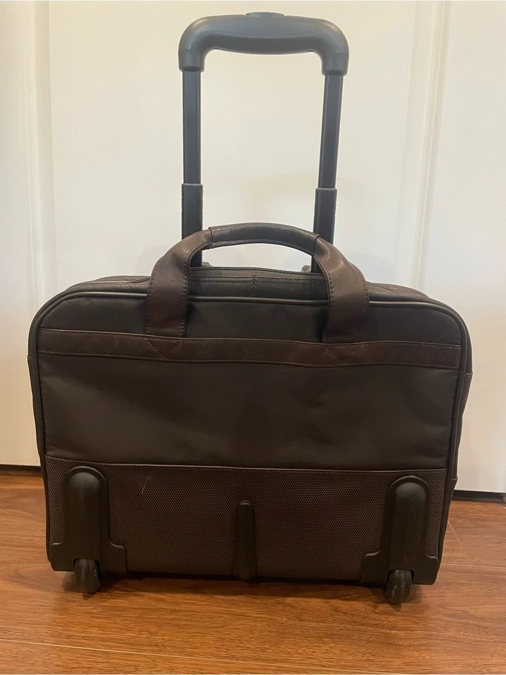 *Like New* Solo Brown Leather Rolling Laptop Briefcase - Professional Travel Bag